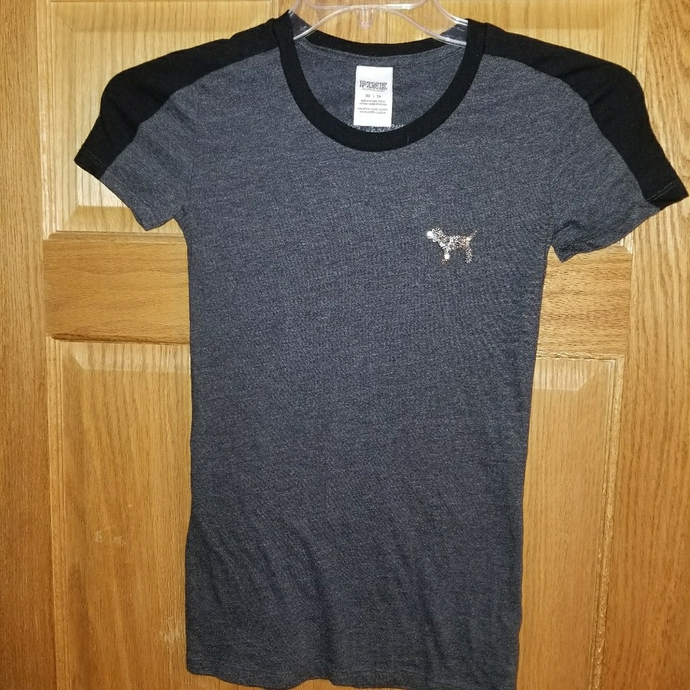 Pink brand T-shirt. XS